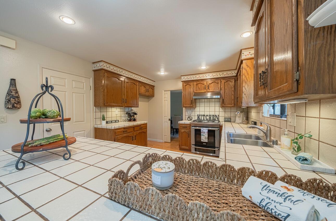 Detail Gallery Image 14 of 41 For 785 Ambrose Dr, Salinas,  CA 93901 - 2 Beds | 2 Baths