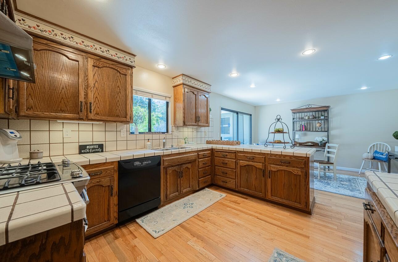 Detail Gallery Image 15 of 41 For 785 Ambrose Dr, Salinas,  CA 93901 - 2 Beds | 2 Baths
