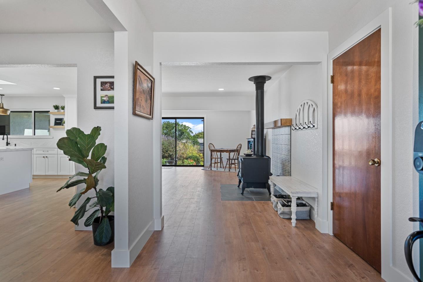 Detail Gallery Image 12 of 74 For 215 Rays Cir, Hollister,  CA 95023 - 4 Beds | 2/1 Baths