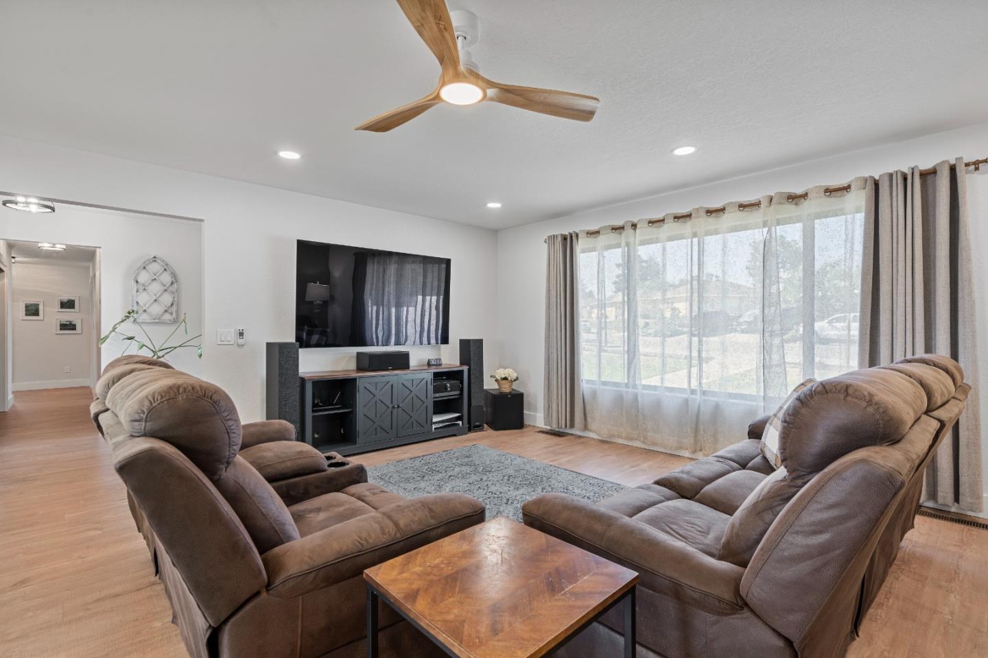Detail Gallery Image 14 of 74 For 215 Rays Cir, Hollister,  CA 95023 - 4 Beds | 2/1 Baths