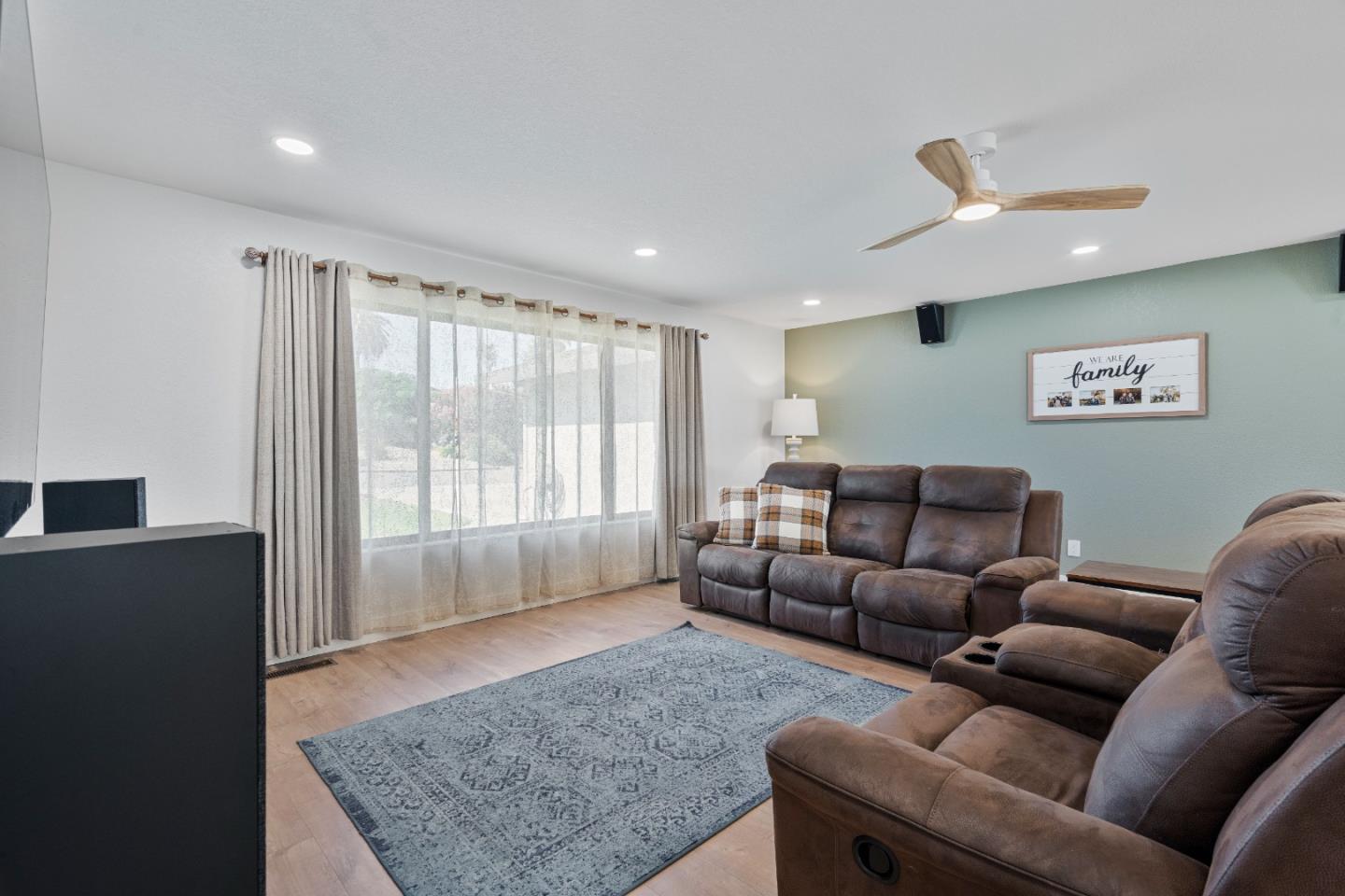 Detail Gallery Image 15 of 74 For 215 Rays Cir, Hollister,  CA 95023 - 4 Beds | 2/1 Baths