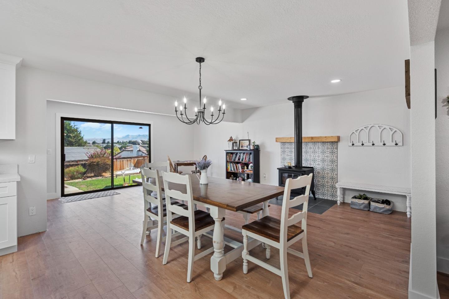 Detail Gallery Image 17 of 74 For 215 Rays Cir, Hollister,  CA 95023 - 4 Beds | 2/1 Baths