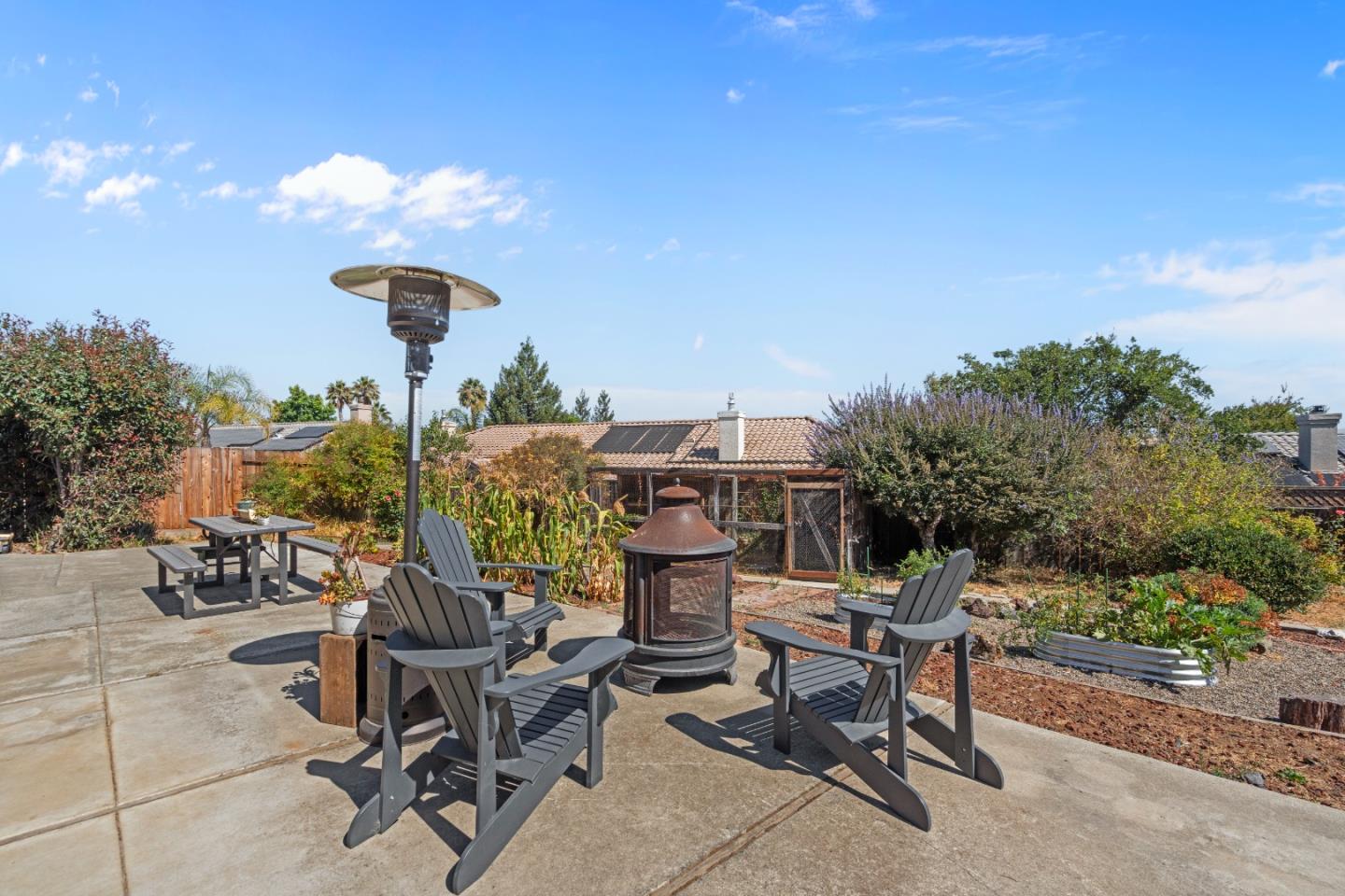 Detail Gallery Image 43 of 74 For 215 Rays Cir, Hollister,  CA 95023 - 4 Beds | 2/1 Baths