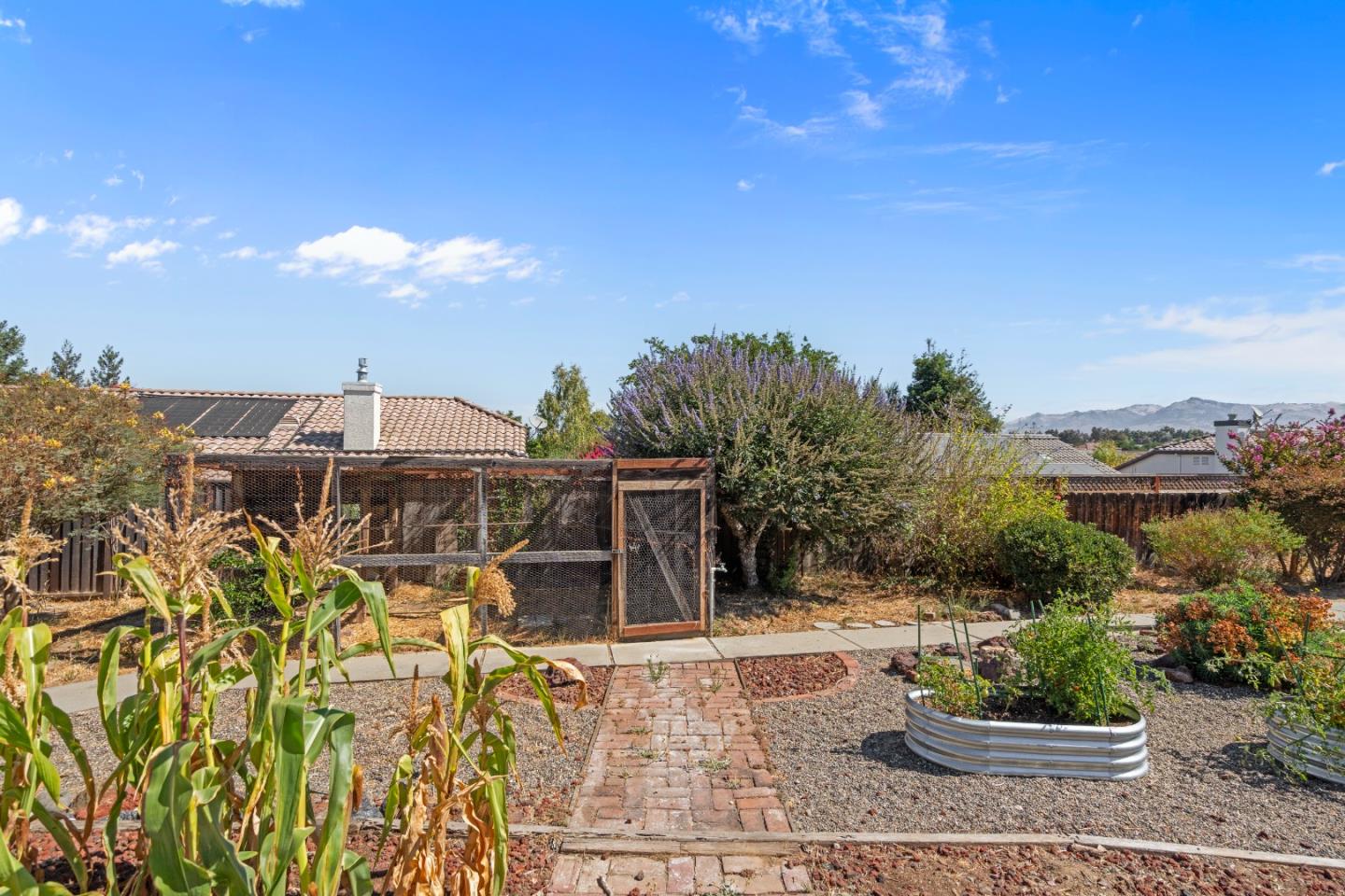 Detail Gallery Image 46 of 74 For 215 Rays Cir, Hollister,  CA 95023 - 4 Beds | 2/1 Baths