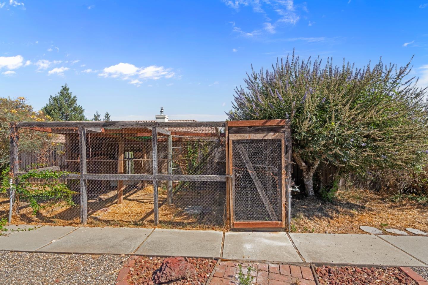 Detail Gallery Image 47 of 74 For 215 Rays Cir, Hollister,  CA 95023 - 4 Beds | 2/1 Baths
