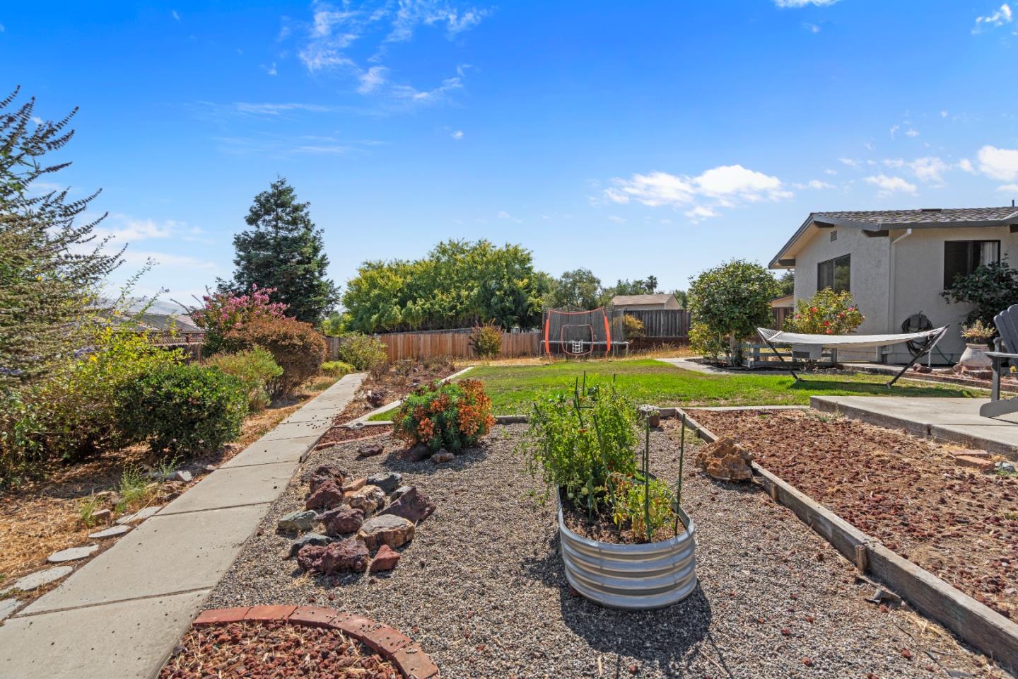 Detail Gallery Image 48 of 74 For 215 Rays Cir, Hollister,  CA 95023 - 4 Beds | 2/1 Baths