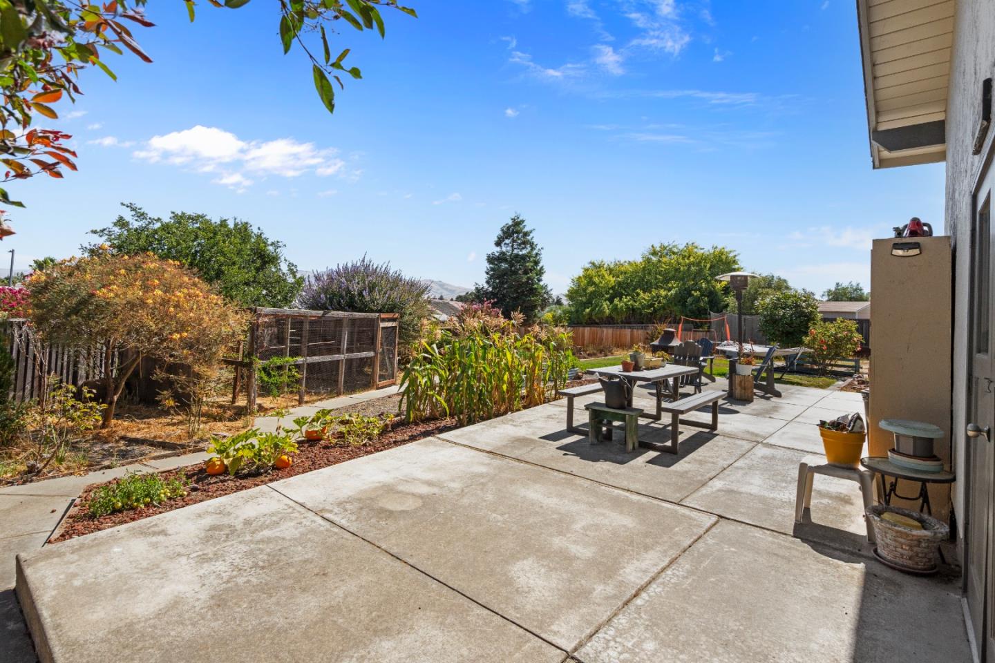 Detail Gallery Image 53 of 74 For 215 Rays Cir, Hollister,  CA 95023 - 4 Beds | 2/1 Baths