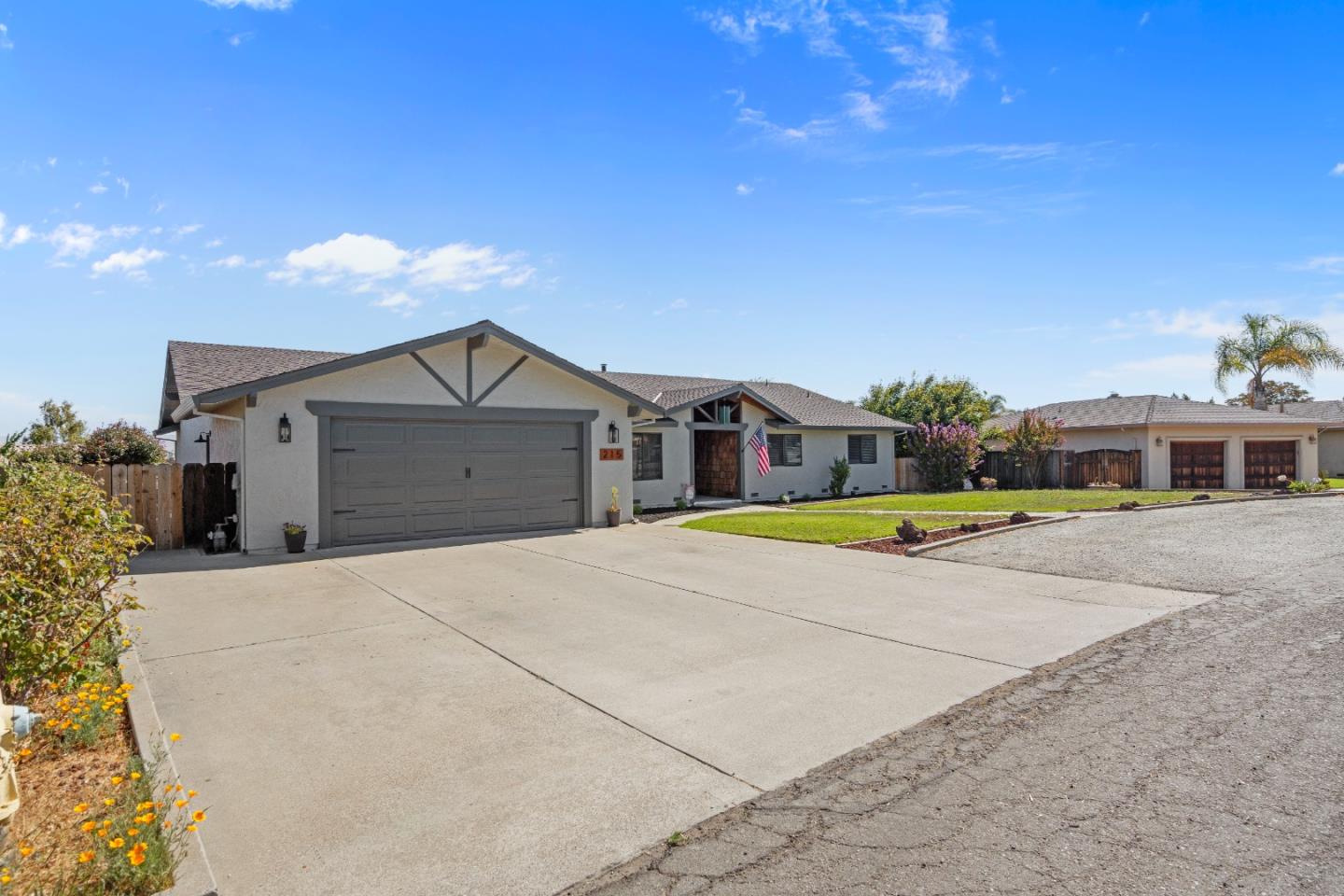 Detail Gallery Image 7 of 74 For 215 Rays Cir, Hollister,  CA 95023 - 4 Beds | 2/1 Baths