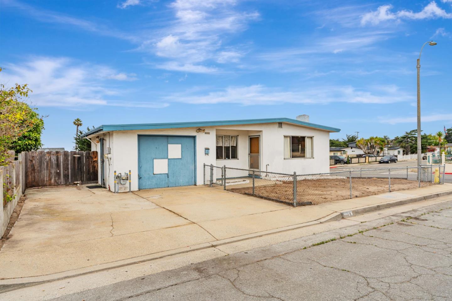 Detail Gallery Image 3 of 35 For 1899 Soto St, Seaside,  CA 93955 - 3 Beds | 1 Baths