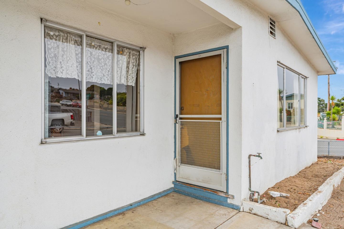 Detail Gallery Image 4 of 35 For 1899 Soto St, Seaside,  CA 93955 - 3 Beds | 1 Baths