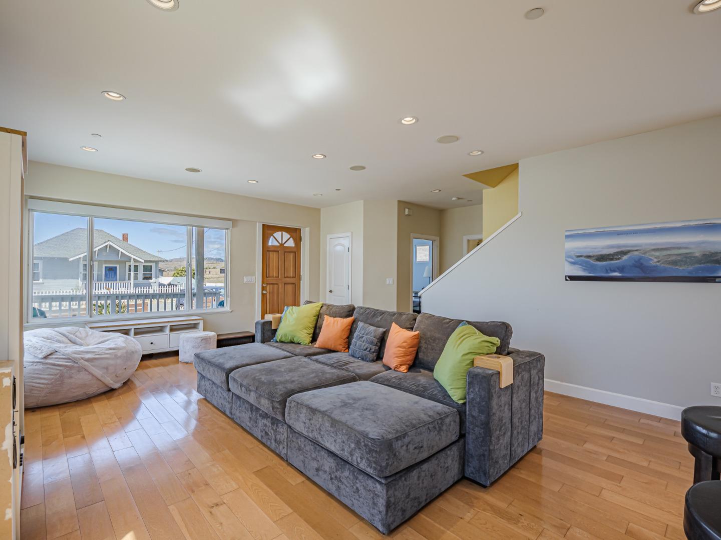 Detail Gallery Image 8 of 54 For 14 3rd Ave, Davenport,  CA 95017 - 3 Beds | 2 Baths