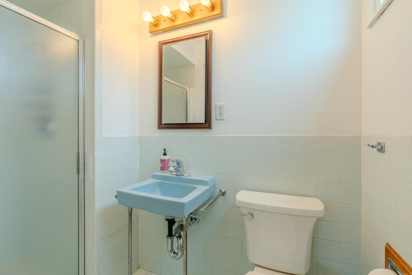 Detail Gallery Image 14 of 23 For 226 Crestmoor Cir, Pacifica,  CA 94044 - 3 Beds | 2 Baths