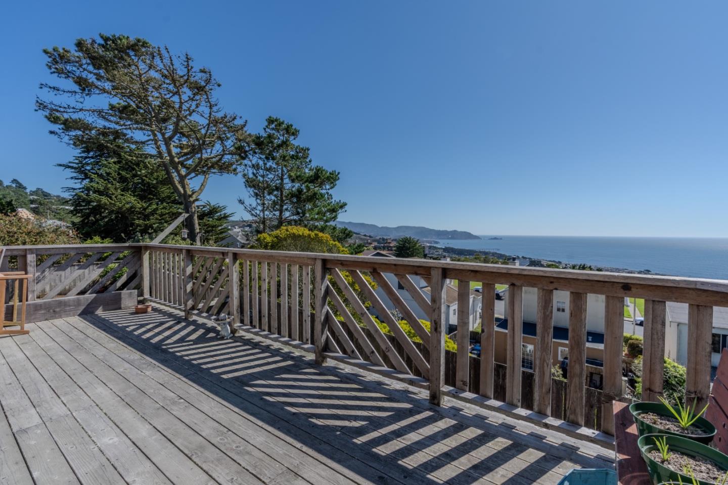 Detail Gallery Image 5 of 13 For 226 Crestmoor Cir, Pacifica,  CA 94044 - 3 Beds | 2 Baths
