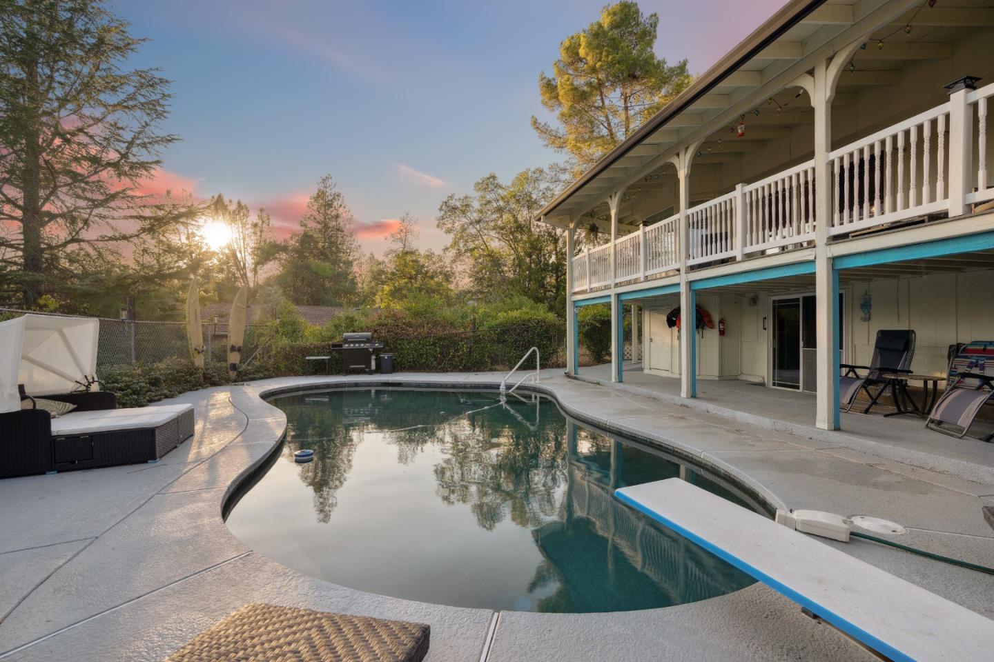 Detail Gallery Image 4 of 49 For 13289 Moccasin Ln, Shasta Lake,  CA 96019 - 3 Beds | 3 Baths