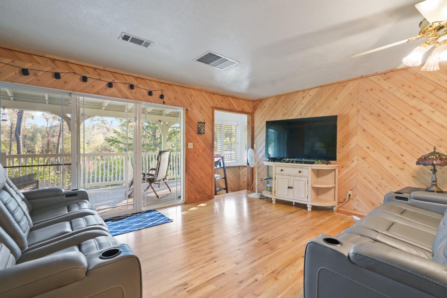 Detail Gallery Image 6 of 49 For 13289 Moccasin Ln, Shasta Lake,  CA 96019 - 3 Beds | 3 Baths