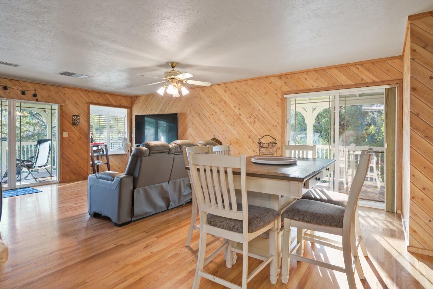 Detail Gallery Image 8 of 49 For 13289 Moccasin Ln, Shasta Lake,  CA 96019 - 3 Beds | 3 Baths