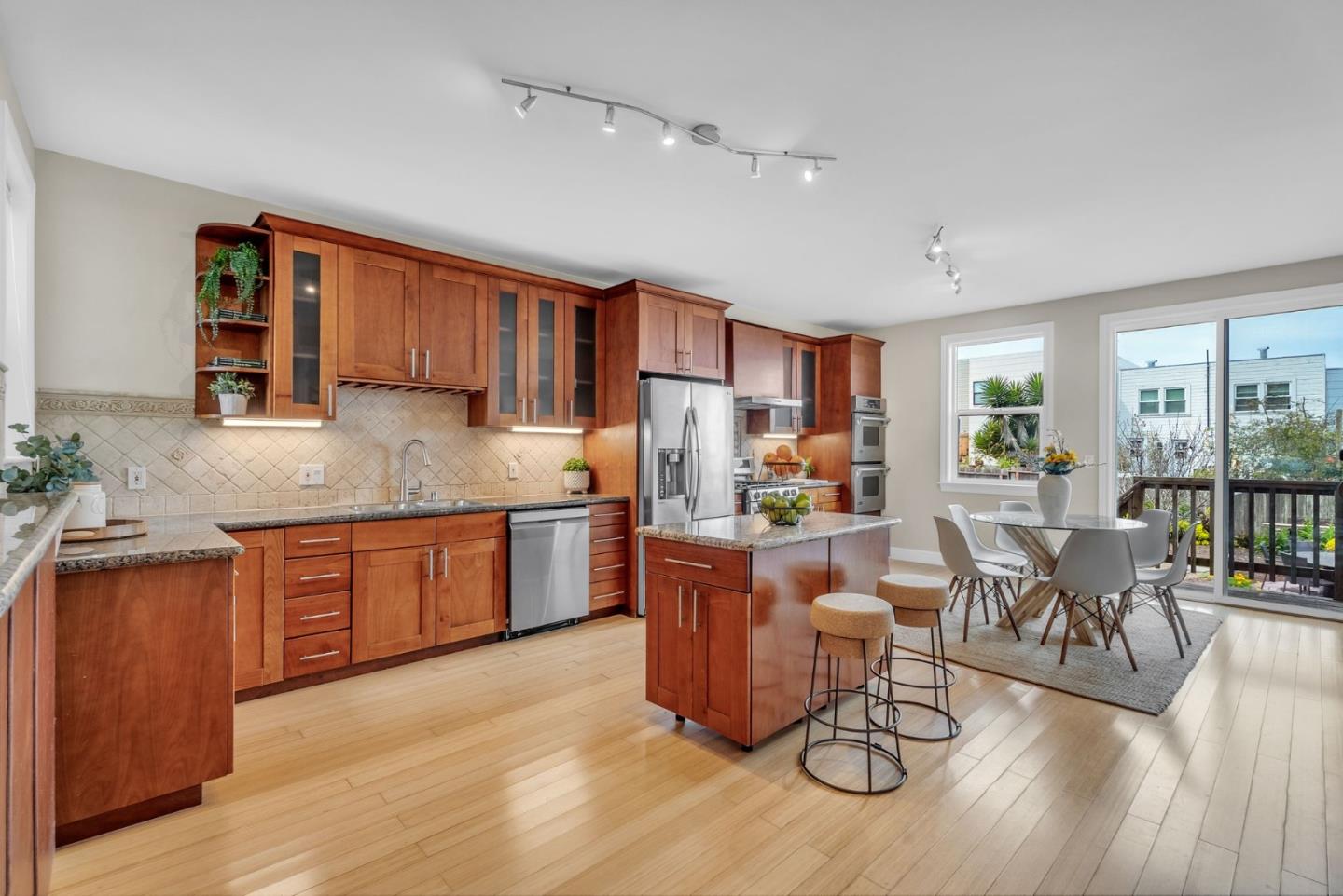 Detail Gallery Image 34 of 110 For 1851 21st Ave, San Francisco,  CA 94122 - 5 Beds | 6/1 Baths