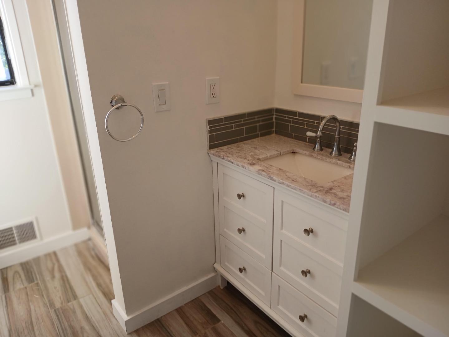 Detail Gallery Image 12 of 16 For 127 Maitland Dr, Alameda,  CA 94502 - 4 Beds | 4 Baths