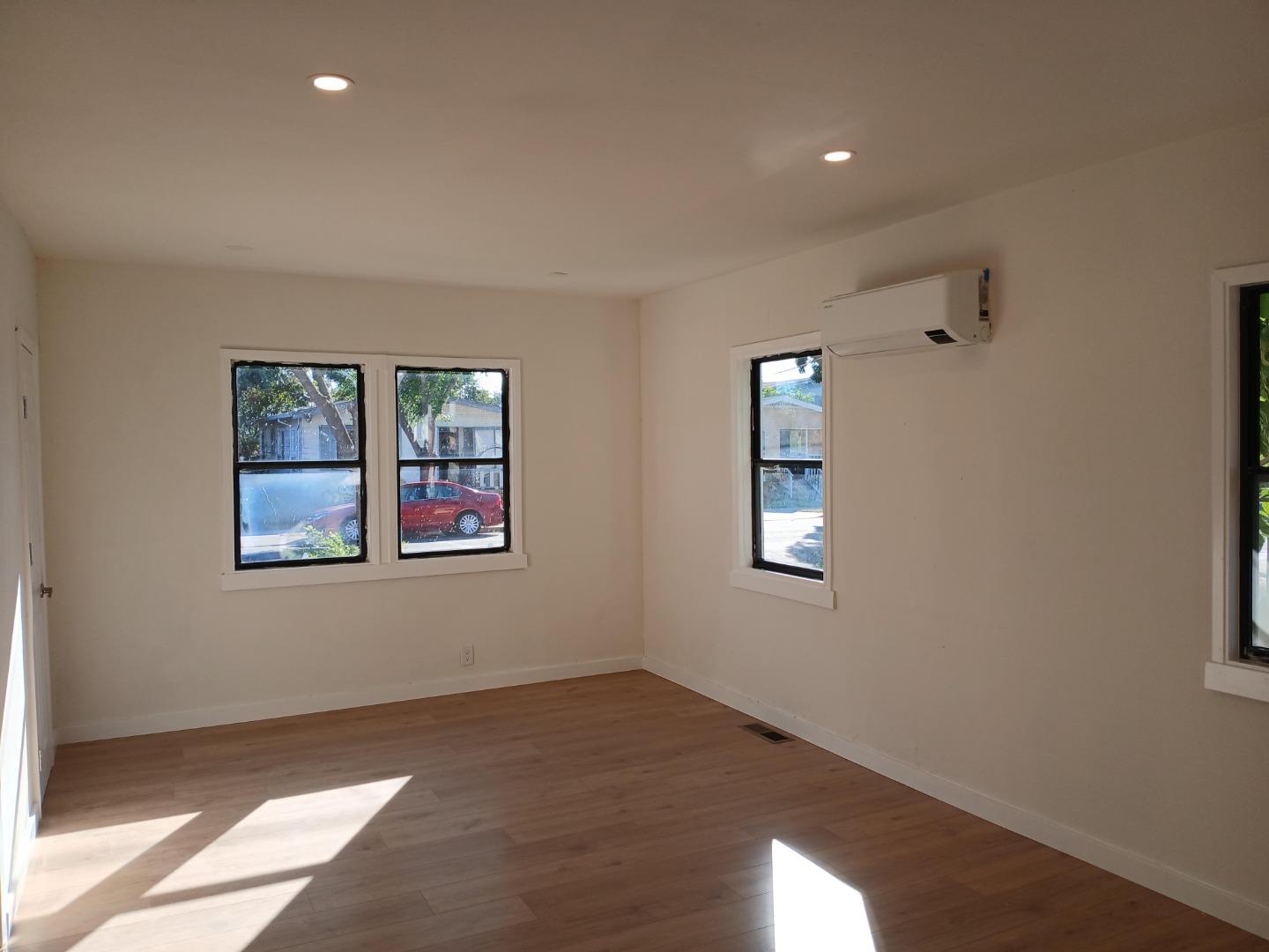 Detail Gallery Image 3 of 16 For 127 Maitland Dr, Alameda,  CA 94502 - 4 Beds | 4 Baths