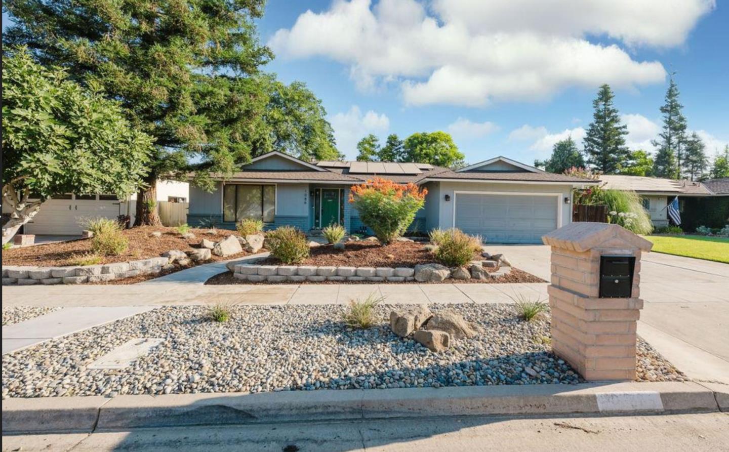Detail Gallery Image 2 of 7 For 1086 W Fremont Ave, Fresno,  CA 93711 - 3 Beds | 2 Baths