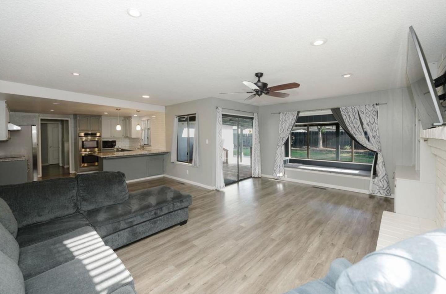 Detail Gallery Image 6 of 7 For 1086 W Fremont Ave, Fresno,  CA 93711 - 3 Beds | 2 Baths