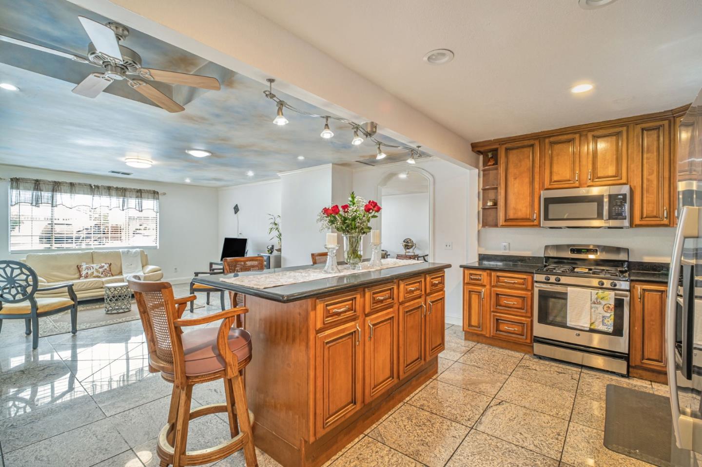 Detail Gallery Image 11 of 34 For 23139 Nevada Rd, Hayward,  CA 94541 - 3 Beds | 2 Baths