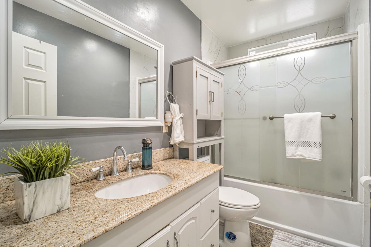 Detail Gallery Image 18 of 34 For 23139 Nevada Rd, Hayward,  CA 94541 - 3 Beds | 2 Baths