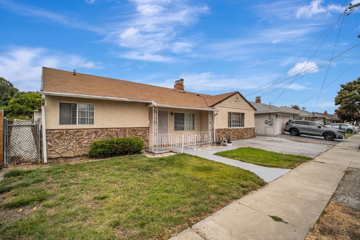 Detail Gallery Image 4 of 34 For 23139 Nevada Rd, Hayward,  CA 94541 - 3 Beds | 2 Baths