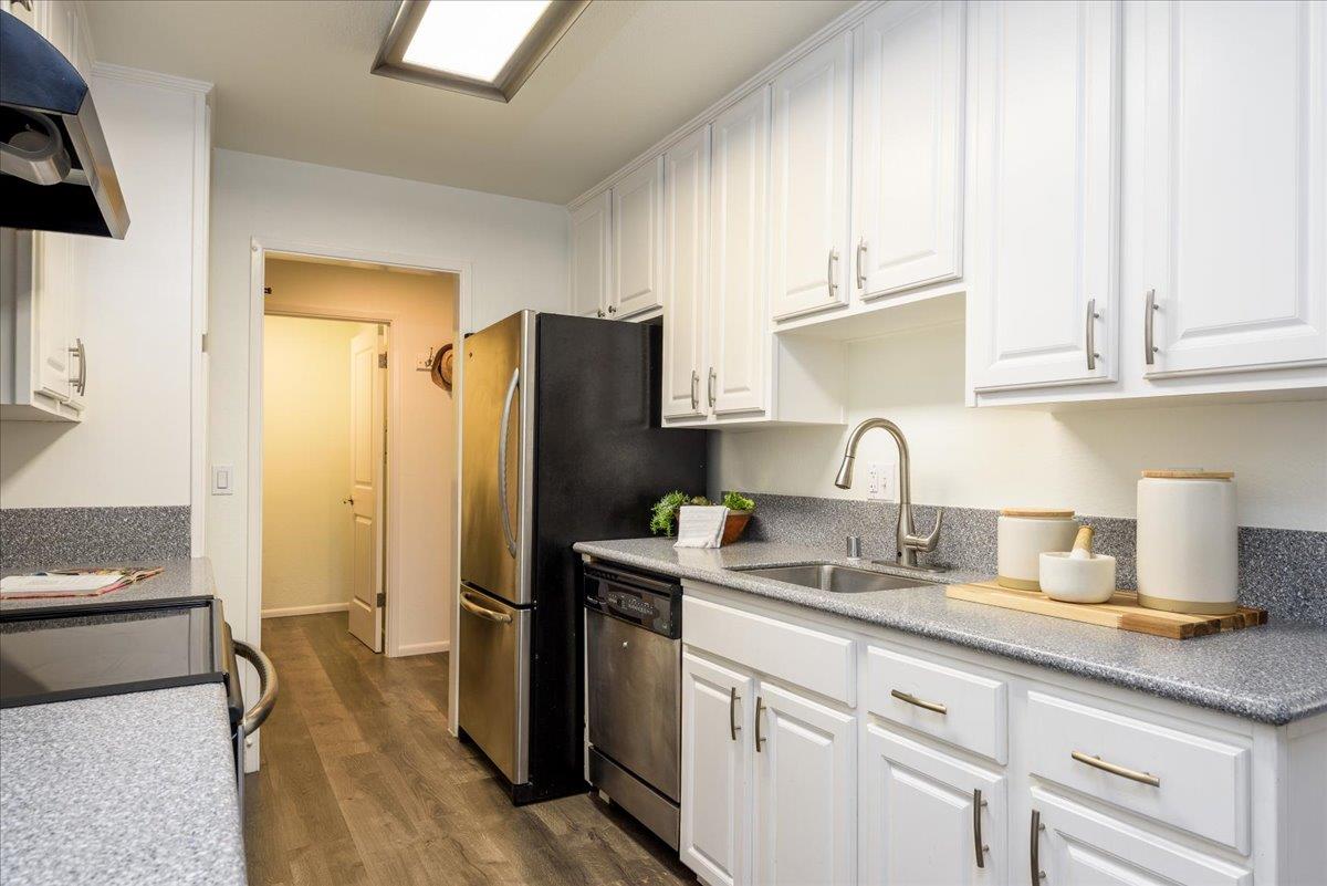 Detail Gallery Image 9 of 25 For 1031 Cherry Ave #33,  San Bruno,  CA 94066 - 3 Beds | 2 Baths