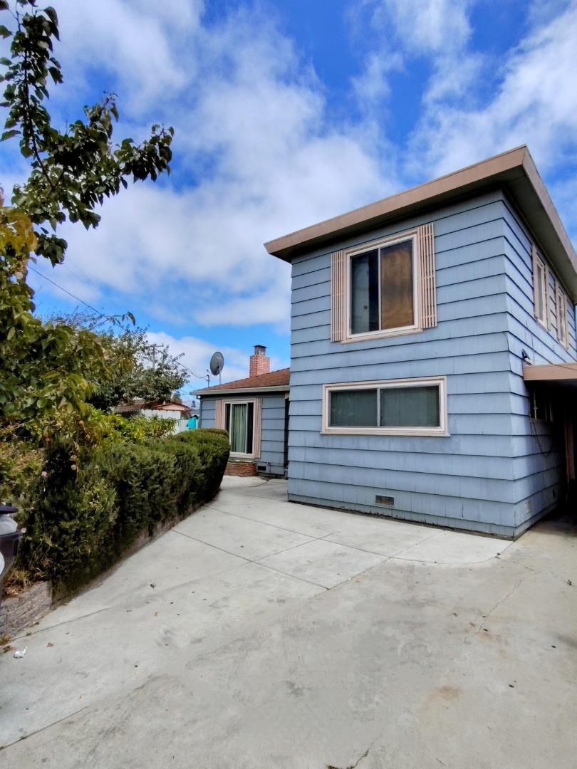 Detail Gallery Image 2 of 42 For 230 Paloma Ave, Salinas,  CA 93905 - 4 Beds | 4 Baths