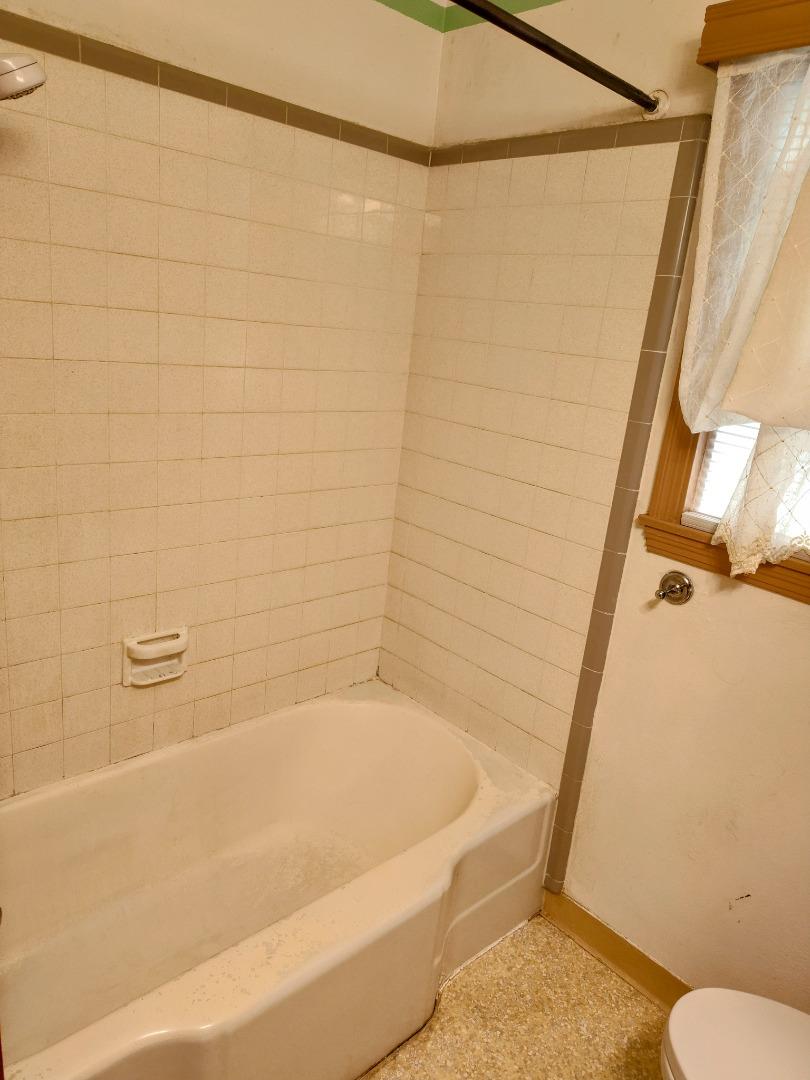 Detail Gallery Image 21 of 42 For 230 Paloma Ave, Salinas,  CA 93905 - 4 Beds | 4 Baths