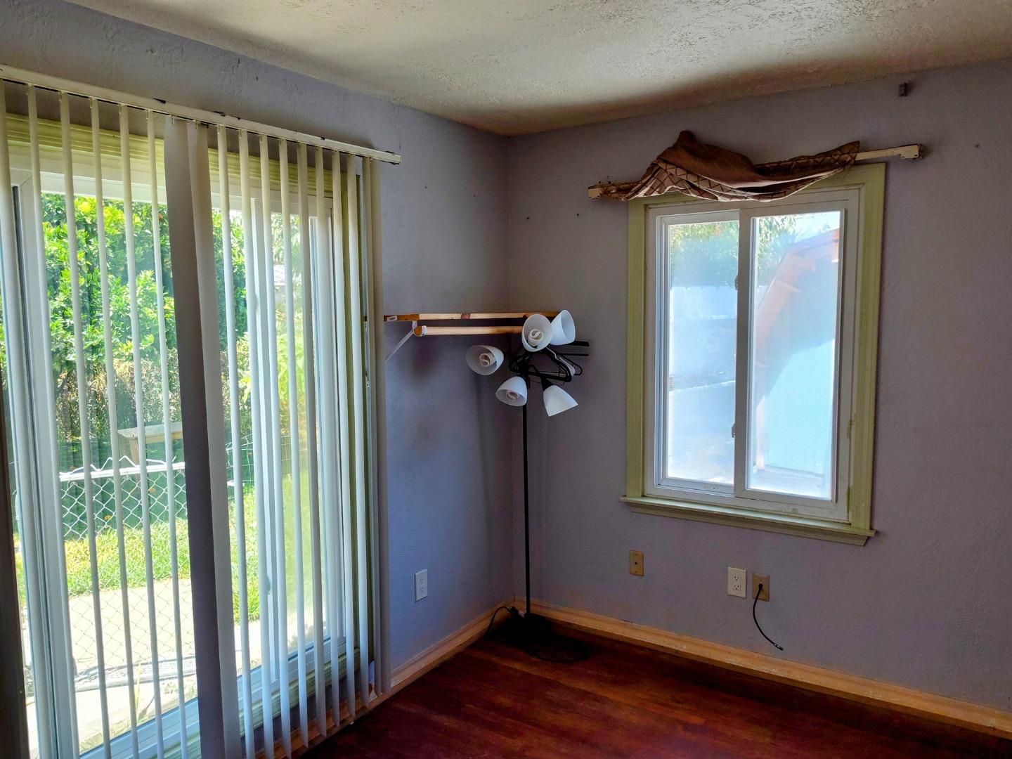 Detail Gallery Image 4 of 42 For 230 Paloma Ave, Salinas,  CA 93905 - 4 Beds | 4 Baths
