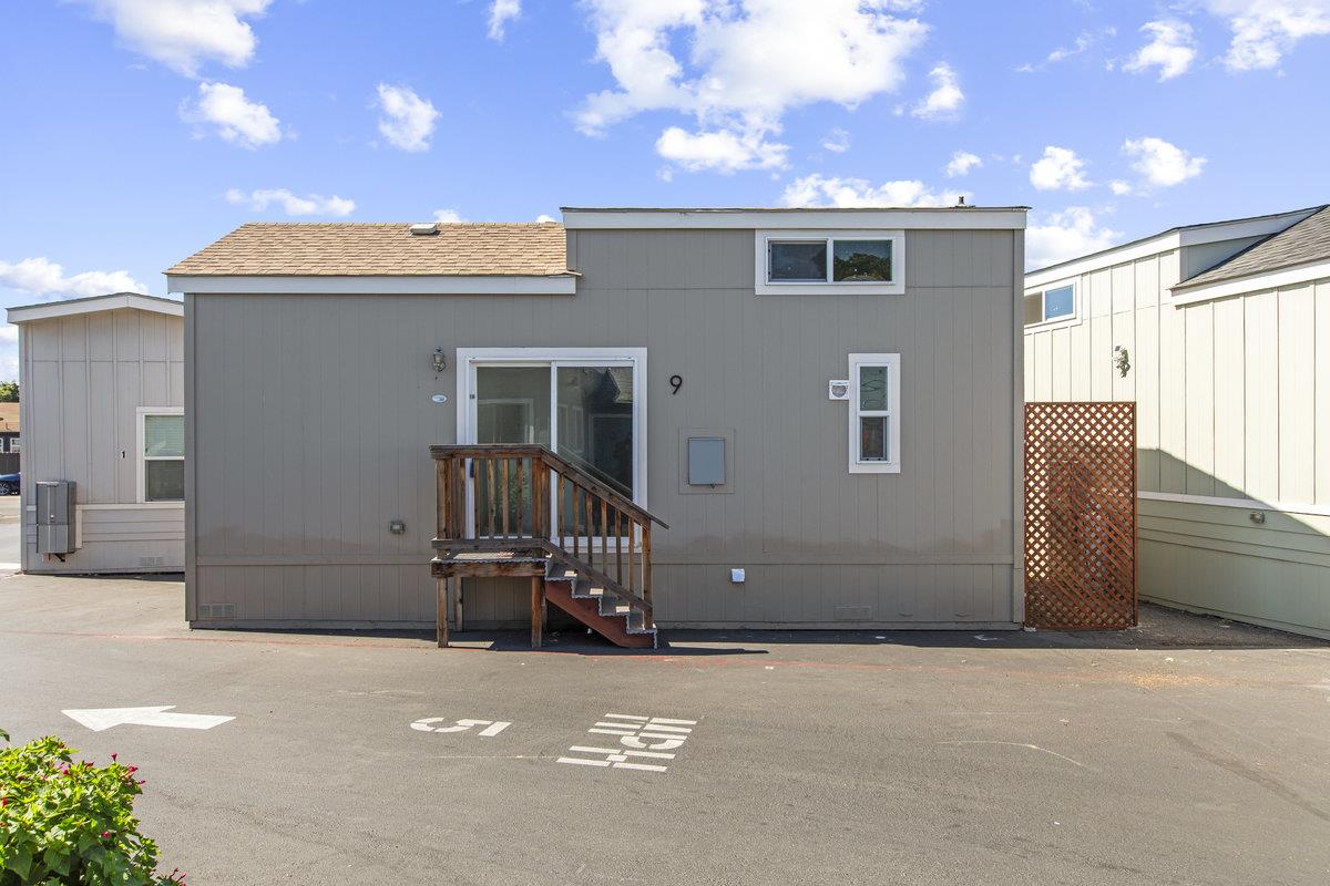 Detail Gallery Image 1 of 6 For 1468 Grand Avenue #9,  San Leandro,  CA 94577 - 1 Beds | 1 Baths