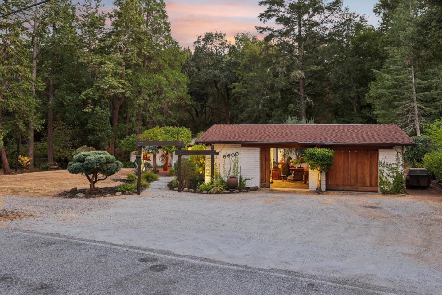 Detail Gallery Image 4 of 29 For 6600 Redwood Retreat Rd, Gilroy,  CA 95020 - 2 Beds | 1 Baths
