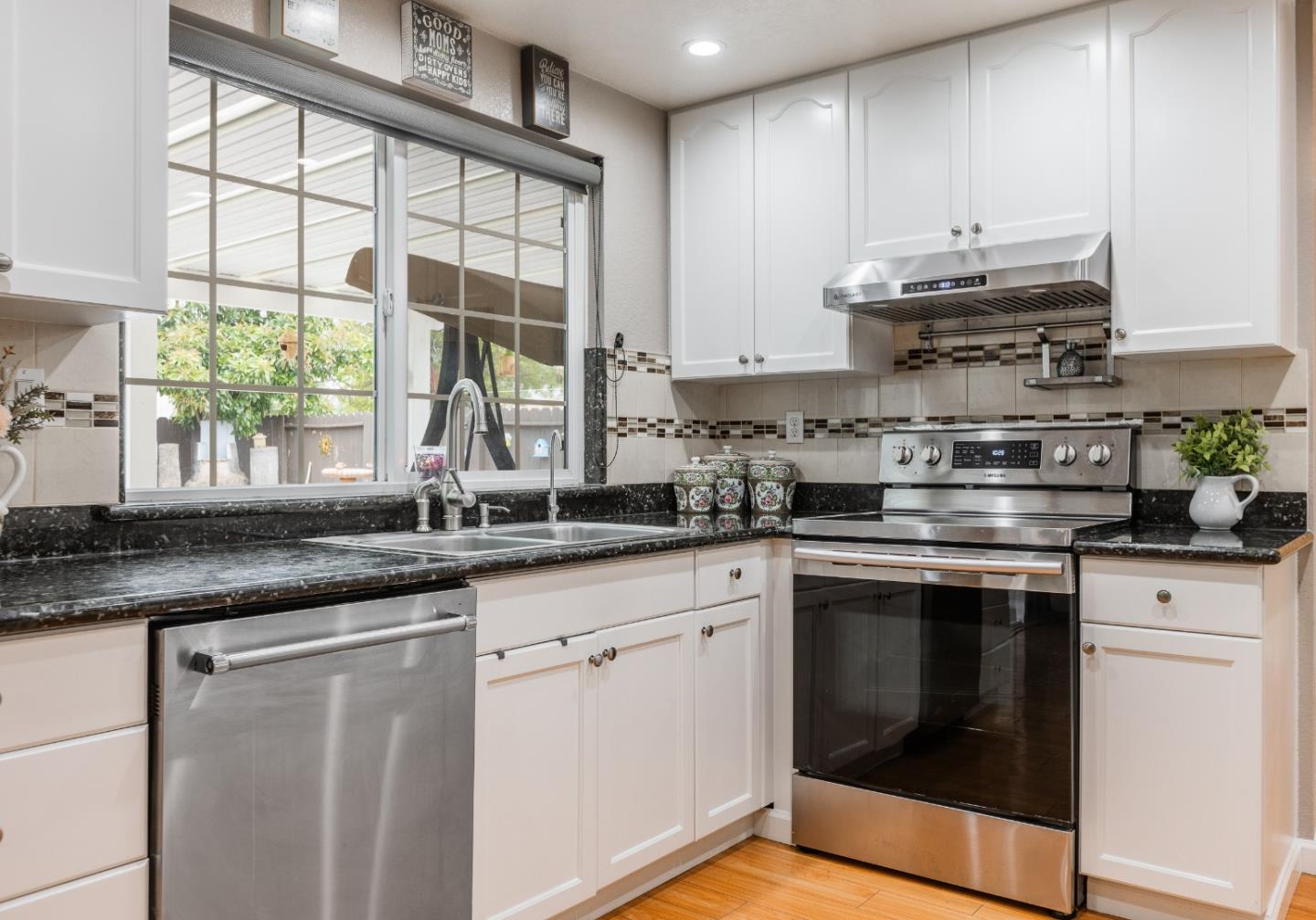 Detail Gallery Image 11 of 34 For 4231 Hanford St, Union City,  CA 94587 - 3 Beds | 2/1 Baths