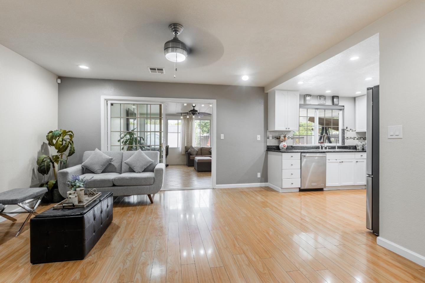 Detail Gallery Image 14 of 34 For 4231 Hanford St, Union City,  CA 94587 - 3 Beds | 2/1 Baths