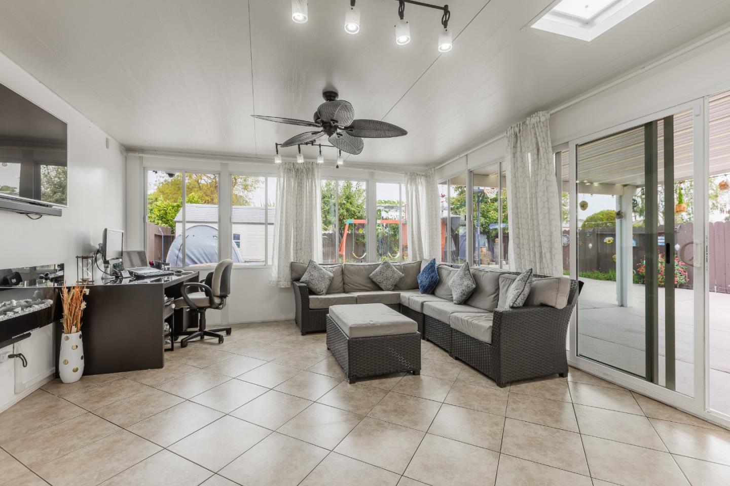 Detail Gallery Image 16 of 34 For 4231 Hanford St, Union City,  CA 94587 - 3 Beds | 2/1 Baths