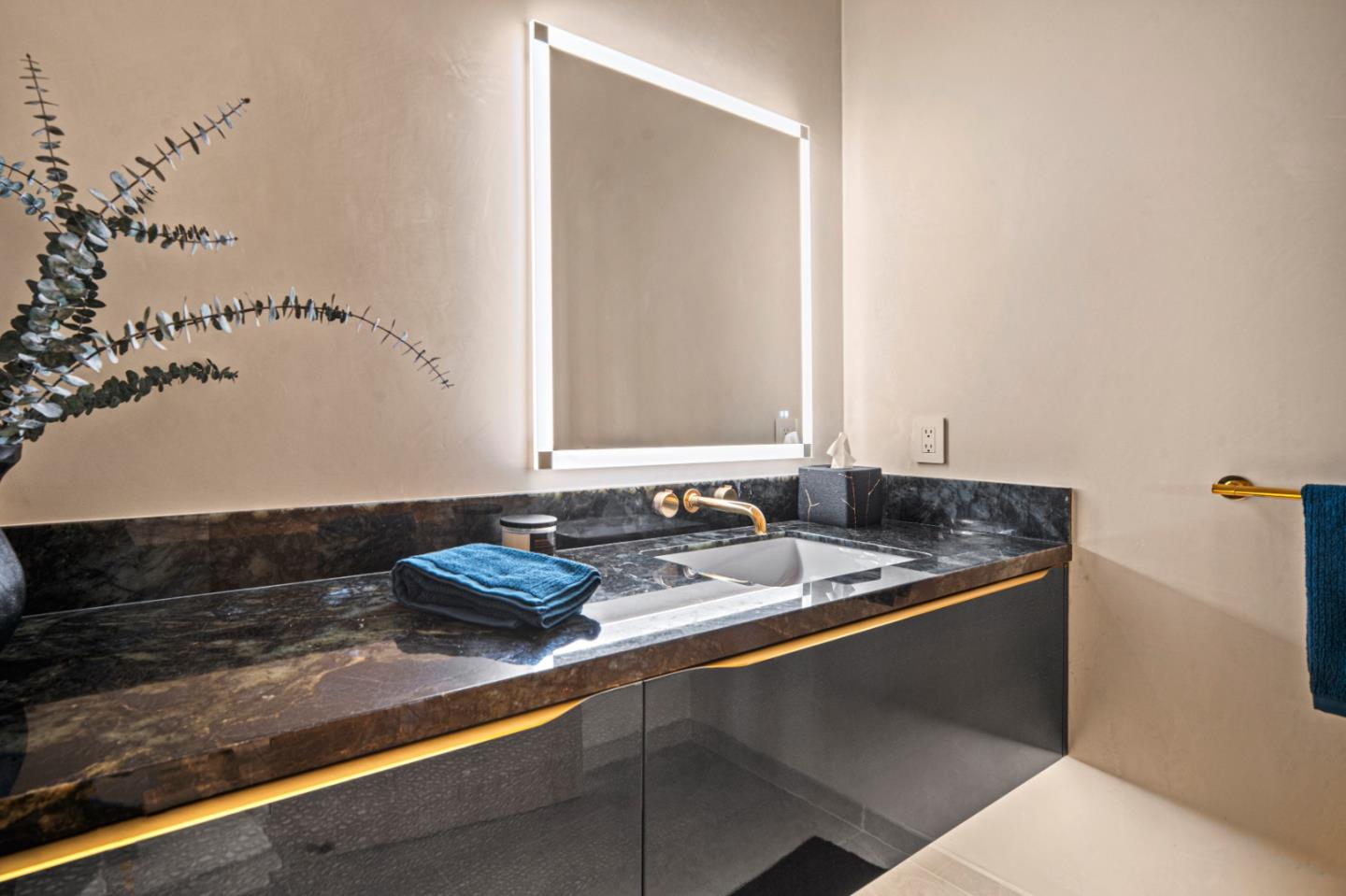 Detail Gallery Image 20 of 23 For 520 Lighthouse Ave #301,  Pacific Grove,  CA 93950 - 2 Beds | 2/1 Baths