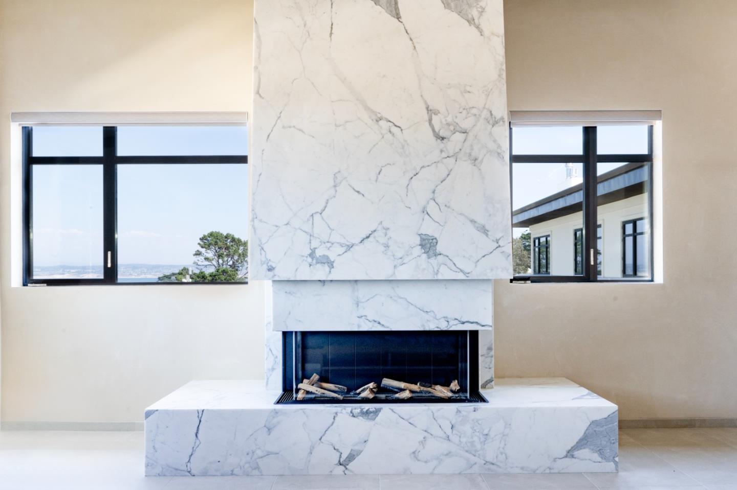 Detail Gallery Image 3 of 23 For 520 Lighthouse Ave #301,  Pacific Grove,  CA 93950 - 2 Beds | 2/1 Baths