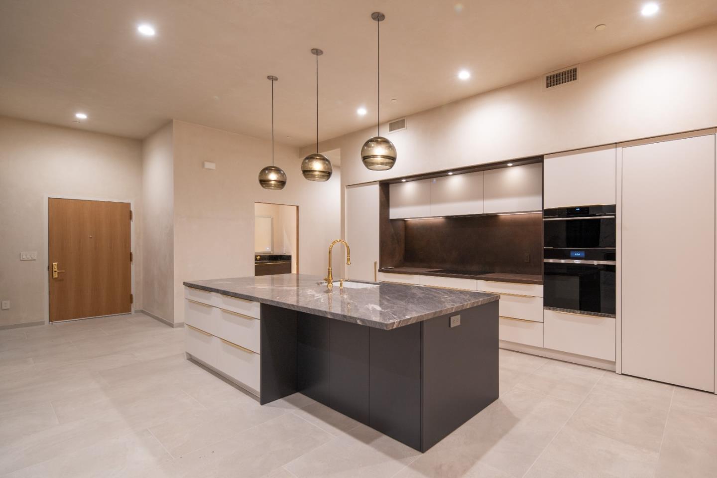 Detail Gallery Image 8 of 23 For 520 Lighthouse Ave #301,  Pacific Grove,  CA 93950 - 2 Beds | 2/1 Baths