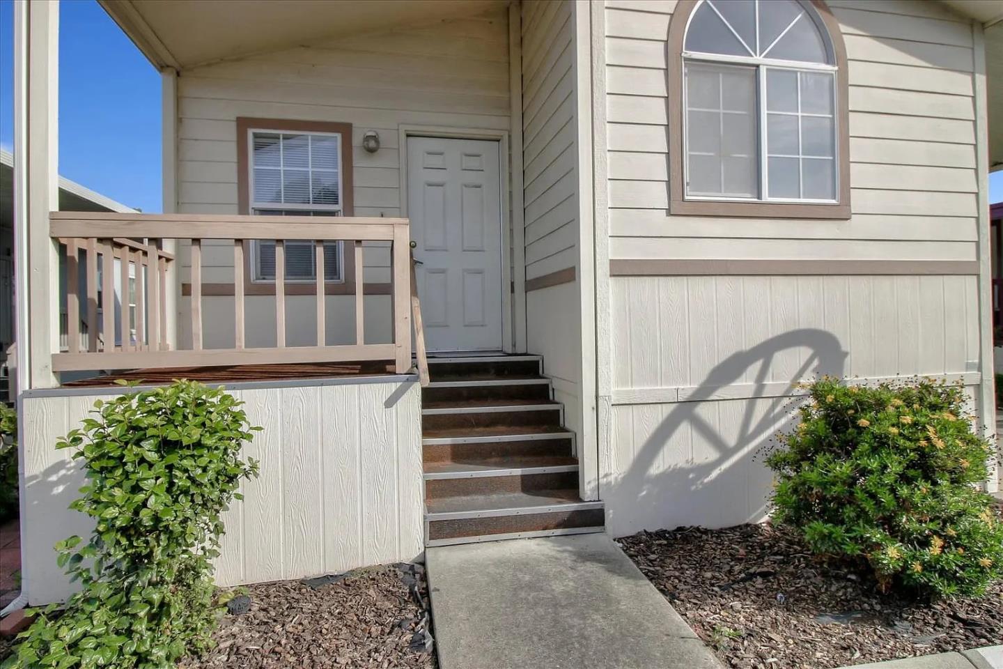 Detail Gallery Image 2 of 9 For 555 Umbarger Rd #43,  San Jose,  CA 95111 - 2 Beds | 2 Baths
