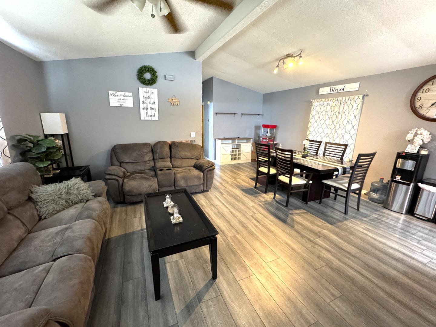 Detail Gallery Image 3 of 9 For 555 Umbarger Rd #43,  San Jose,  CA 95111 - 2 Beds | 2 Baths