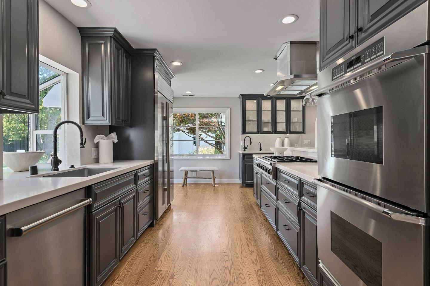 Detail Gallery Image 13 of 64 For 1715 Forest View Ave, Hillsborough,  CA 94010 - 5 Beds | 5 Baths
