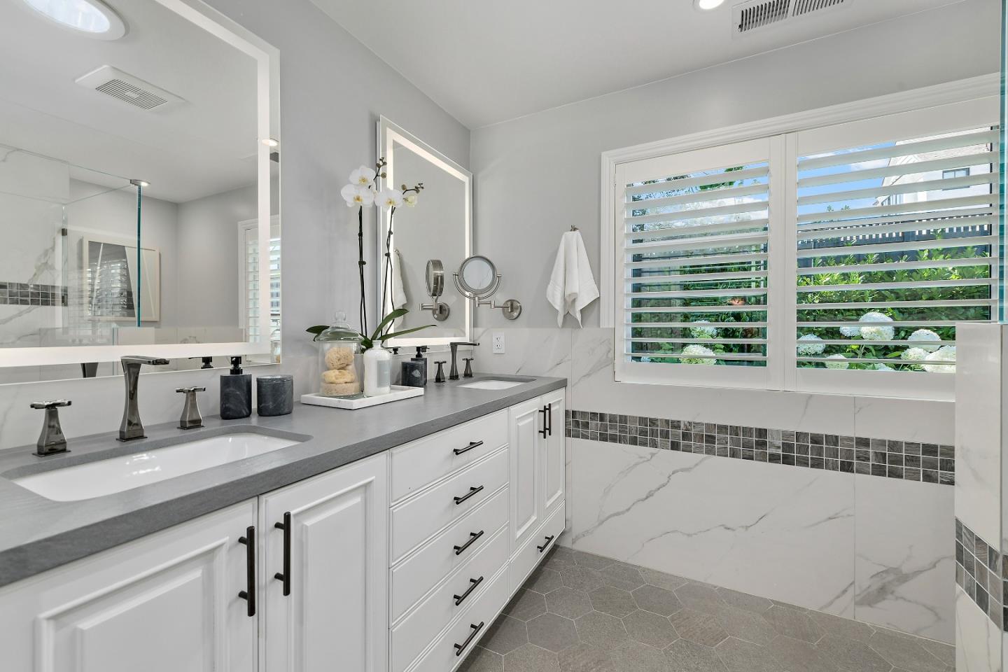 Detail Gallery Image 21 of 64 For 1715 Forest View Ave, Hillsborough,  CA 94010 - 5 Beds | 5 Baths