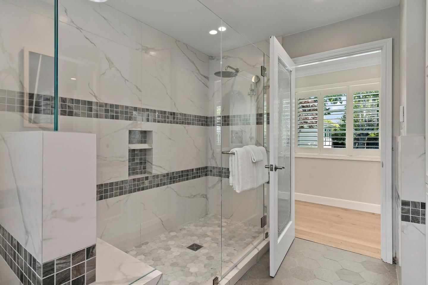 Detail Gallery Image 22 of 64 For 1715 Forest View Ave, Hillsborough,  CA 94010 - 5 Beds | 5 Baths