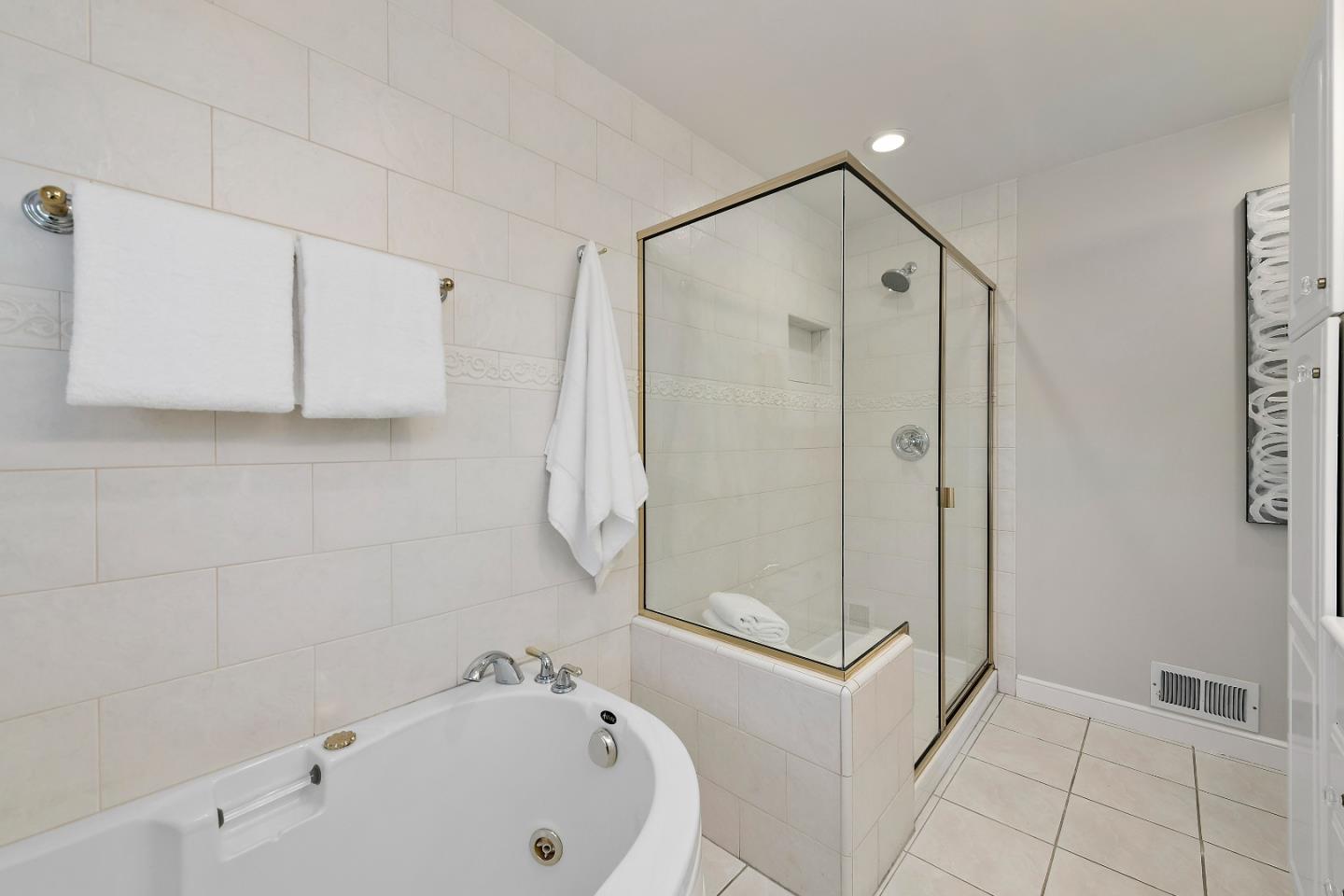 Detail Gallery Image 27 of 64 For 1715 Forest View Ave, Hillsborough,  CA 94010 - 5 Beds | 5 Baths