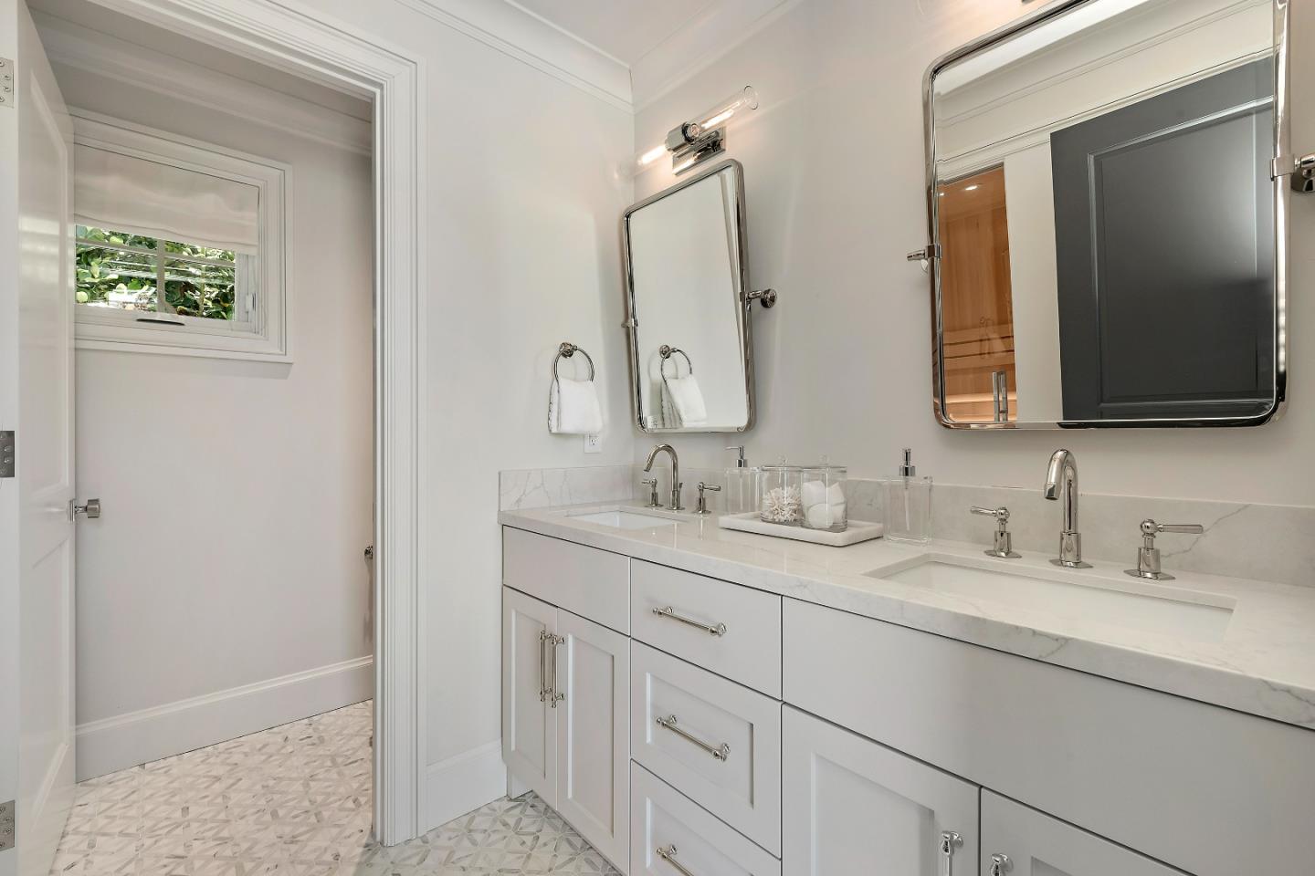 Detail Gallery Image 43 of 64 For 1715 Forest View Ave, Hillsborough,  CA 94010 - 5 Beds | 5 Baths