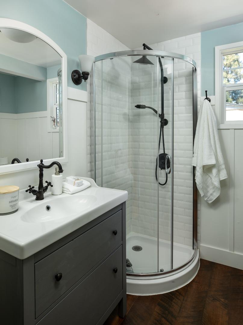 Detail Gallery Image 11 of 15 For 114 University Dr, Menlo Park,  CA 94025 - 4 Beds | 2/1 Baths