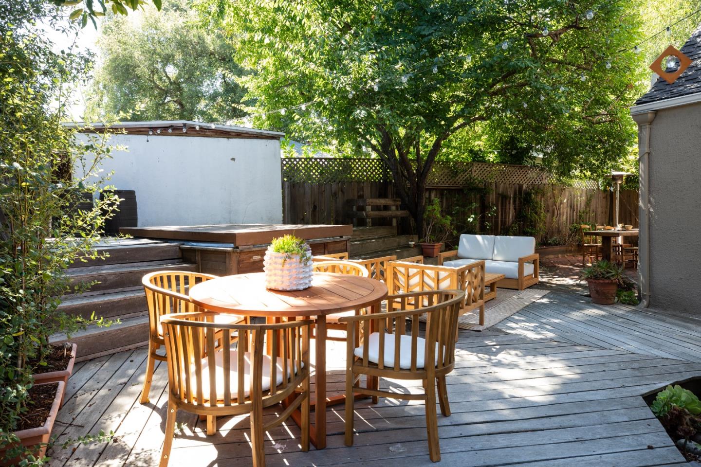 Detail Gallery Image 13 of 15 For 114 University Dr, Menlo Park,  CA 94025 - 4 Beds | 2/1 Baths