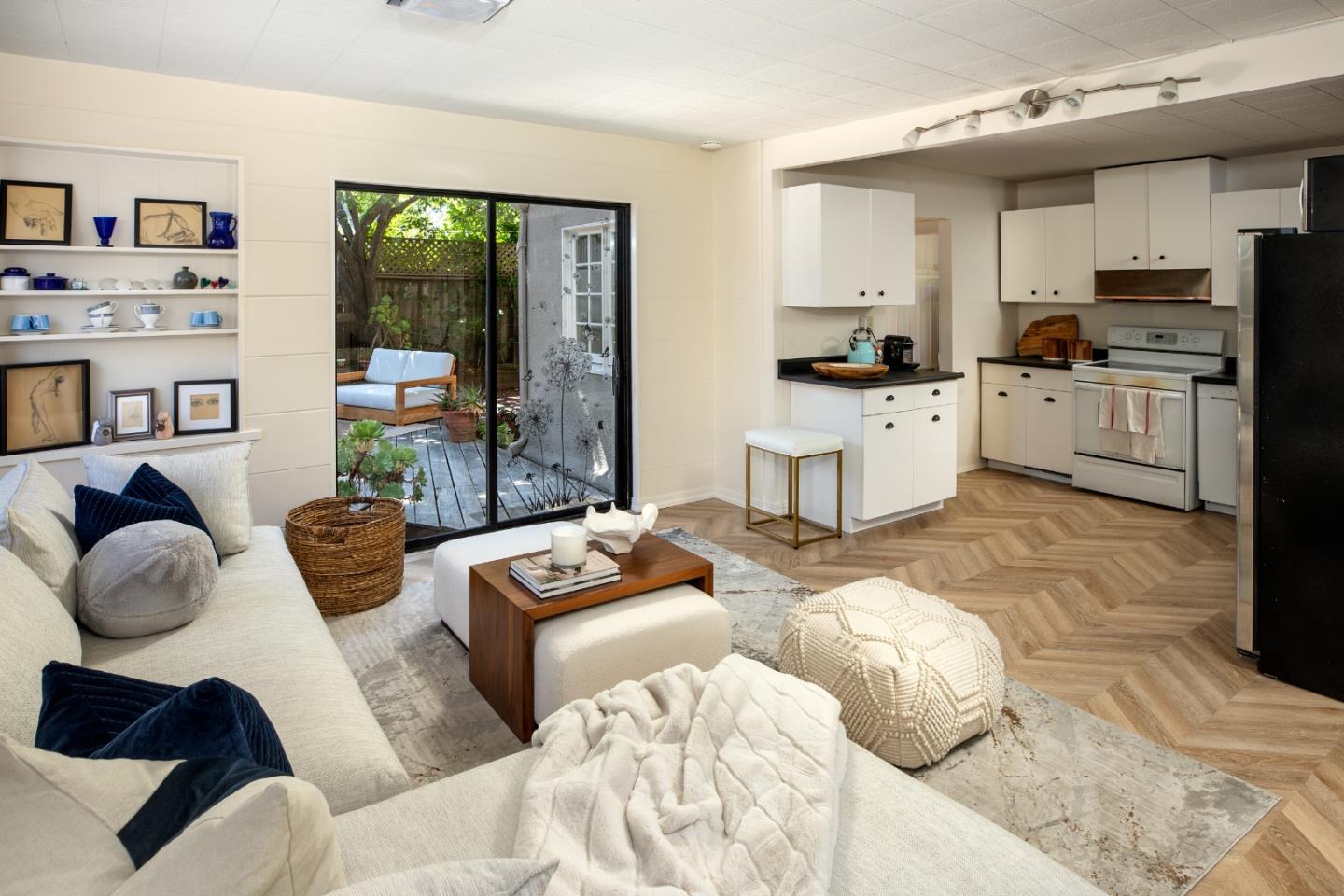 Detail Gallery Image 5 of 15 For 114 University Dr, Menlo Park,  CA 94025 - 4 Beds | 2/1 Baths